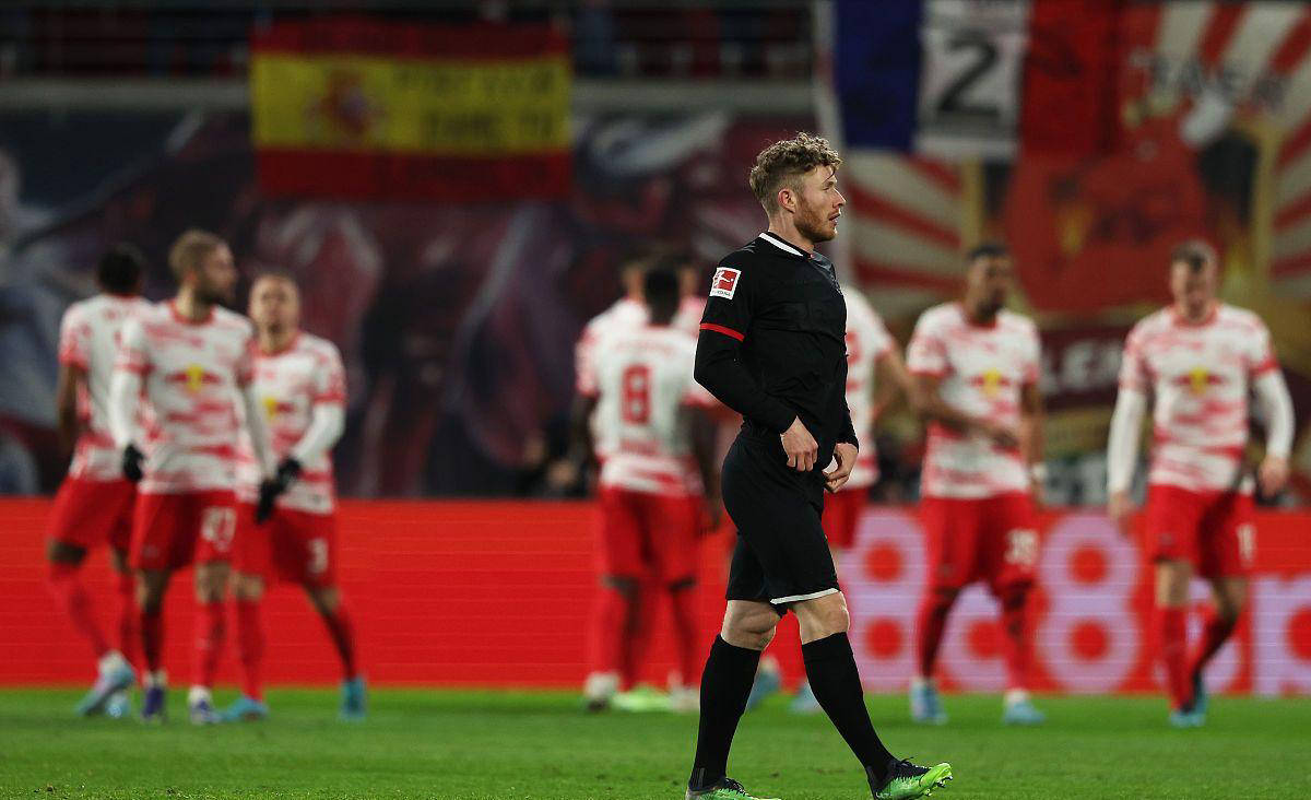 莱比锡红牛再添一城，豪取连胜领跑积分榜的简单介绍