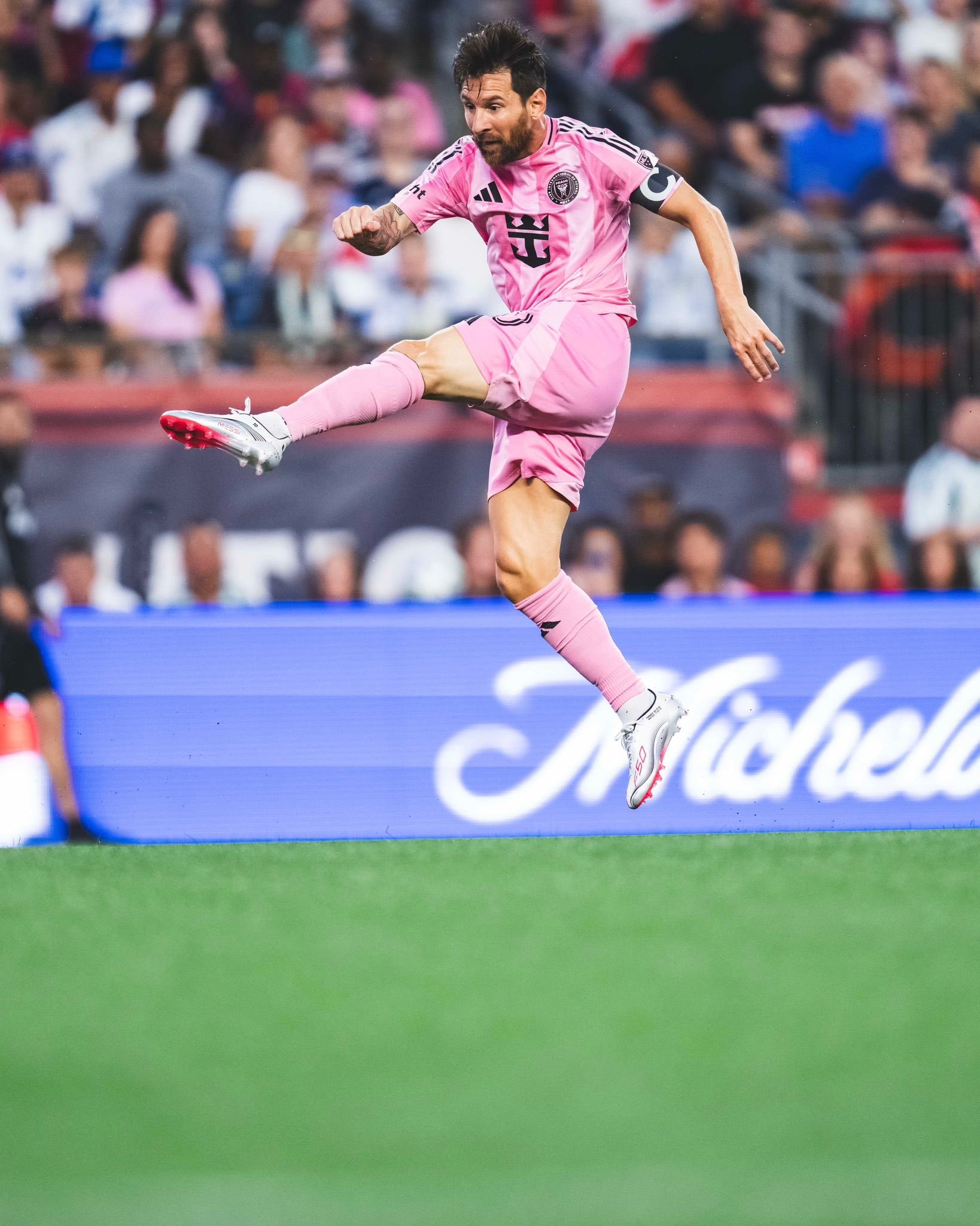 拜仁慕尼黑凭借梅西的进球击败国际米兰，晋级