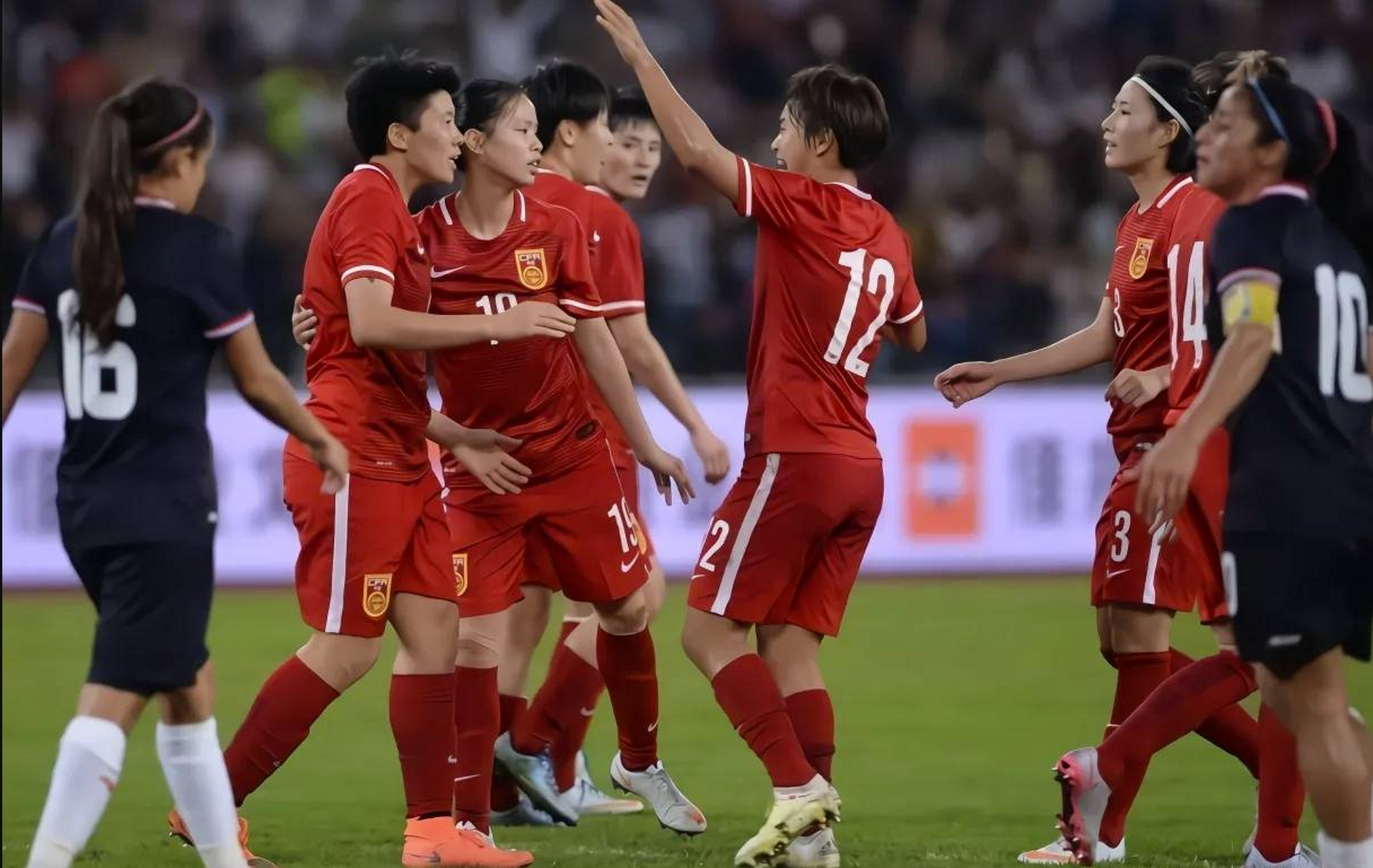 中国女足备战逆风而行，团队合作精彩呈现的简单介绍